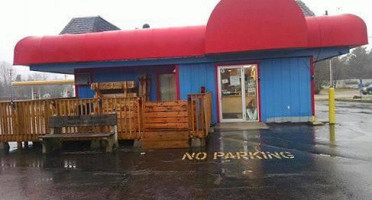 No Limits Pizza outside