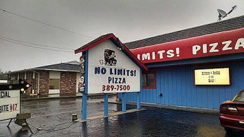 No Limits Pizza outside