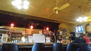 Henry's Inn inside