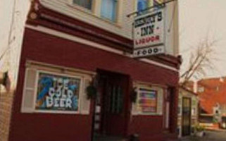 Henry's Inn outside