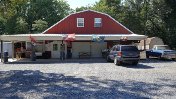 Rustic Acres Farm Market outside