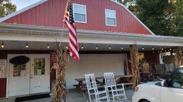 Rustic Acres Farm Market outside