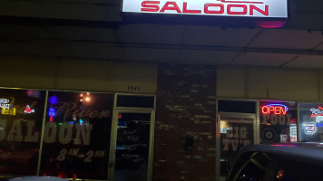 Ralph's Barbecue outside