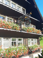 SuViche outside