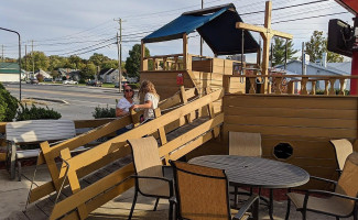 Red Run Grill outside