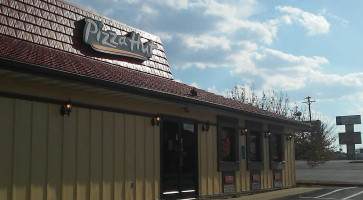 Pizza Hut outside