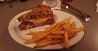 Dyckman Saloon food