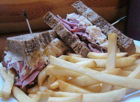 Dyckman Saloon food