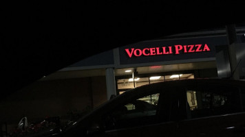 Vocelli Pizza outside