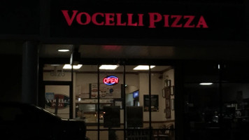 Vocelli Pizza outside