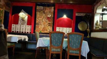 Ye Olde College Inn inside