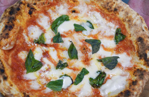 Angolino Pizza food