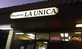 La Única Panadería outside