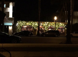 Toma Restaurant & Bar outside