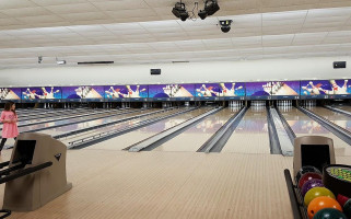 Stars And Strikes Bowling Center outside