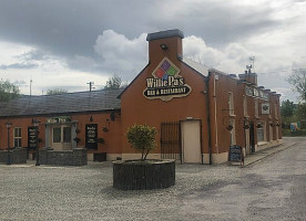 Simple Simon's Pizza outside