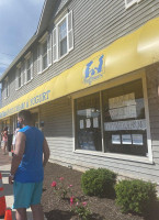 Hoffman's Ice Cream outside