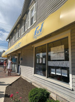 Hoffman's Ice Cream outside