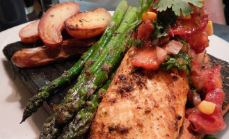 Alder Wood Bistro food