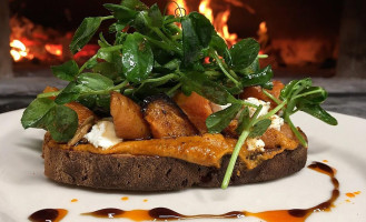 Alder Wood Bistro food