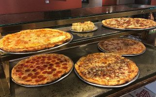 Scotty’s Pizzeria And food