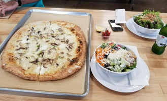 Alino Pizzeria food