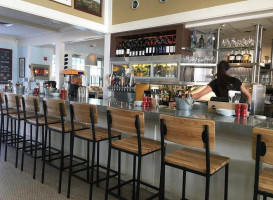 Robert's Maine Grill inside