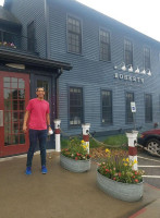 Robert's Maine Grill outside