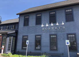 Robert's Maine Grill outside