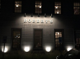 Robert's Maine Grill outside