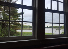 Robert's Maine Grill outside