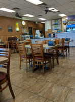 Manhattan Pizza inside