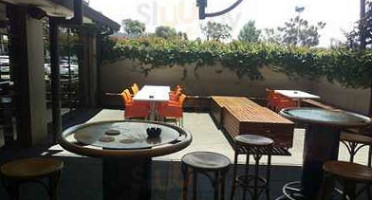 New York's Cafe outside