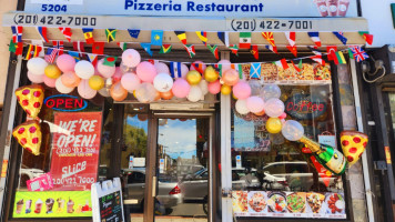 El Arca Pizzeria outside