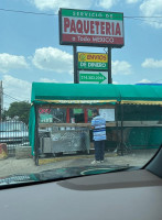 Elotes Mi Rey outside
