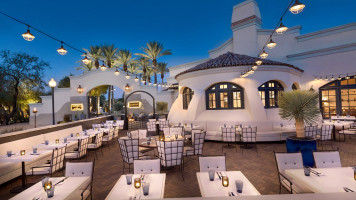 La Hacienda outside
