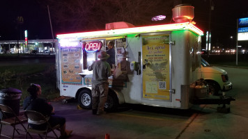 Mini Tacos Los Perejil outside