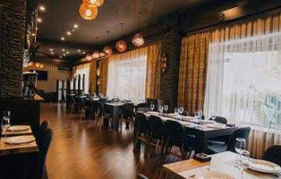 Yuri Deli inside
