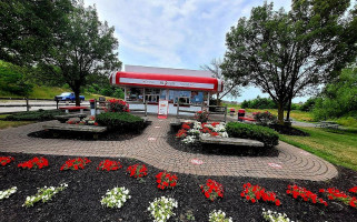 Bruster's Real Ice Cream outside