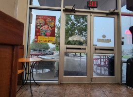 Cold Stone Creamery outside