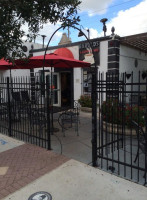 Harold's Coffee Lounge outside