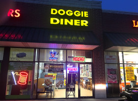 Austin's American Grill outside