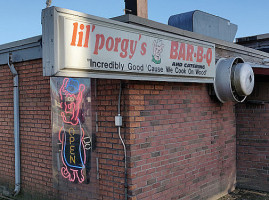 Li'l Porgy's -b-q outside