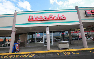 Anna Maria's Pizzeria outside