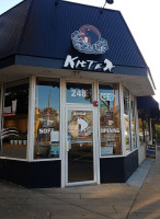 Akihi Bubble Tea outside