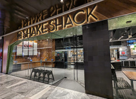 Shake Shack Hudson Yards outside