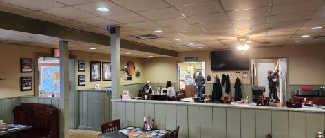 Old Hickory Bar-B-Que inside