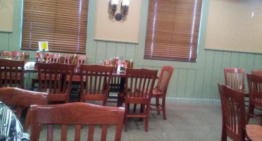 Old Hickory Bar-B-Que inside