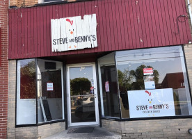 Steve And Benny's Chicken Shack outside