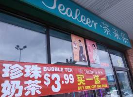 Iced Bakery outside